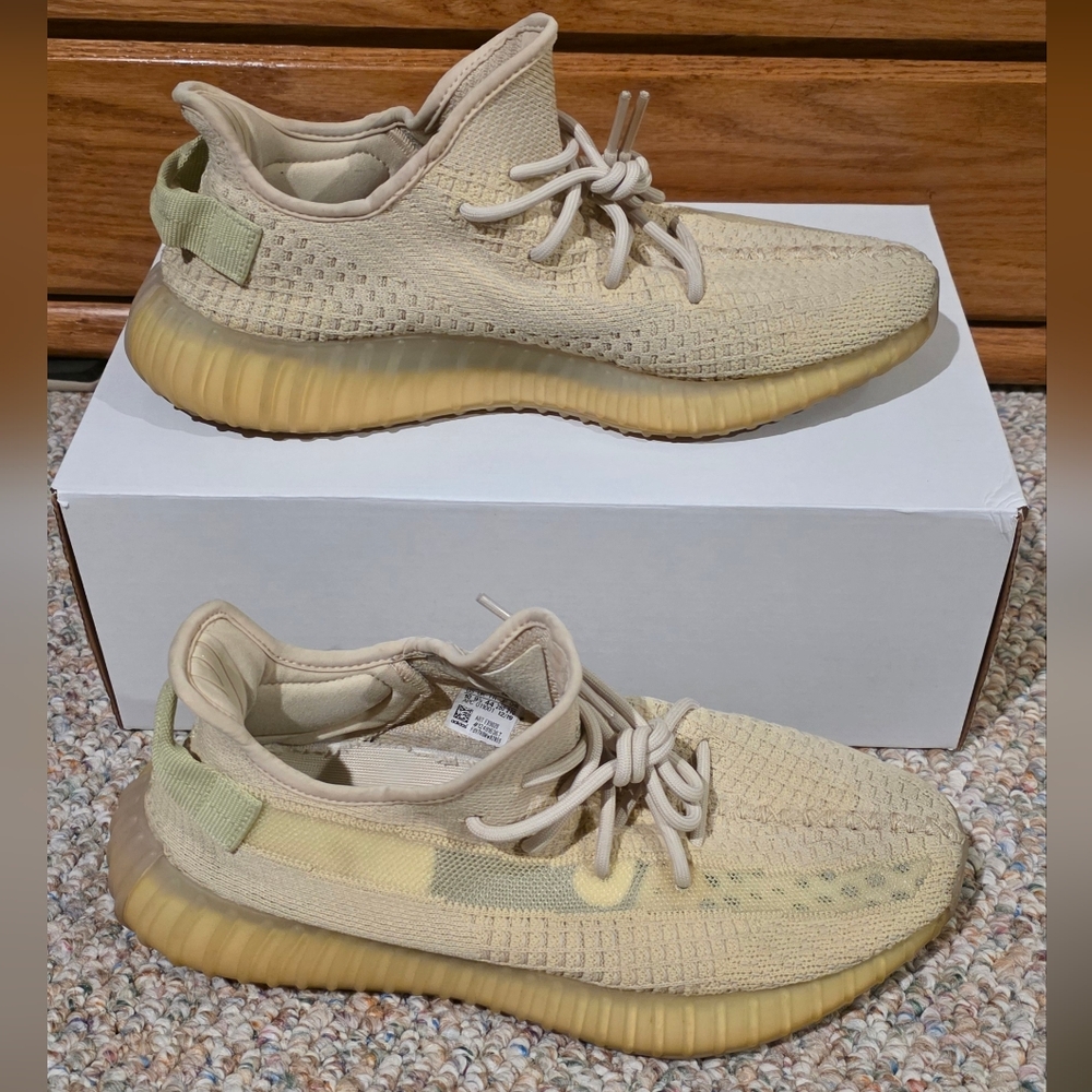 Adidas Yeezy 350 V2 Flax Size Mens 10/ Womans 11 UNISEX